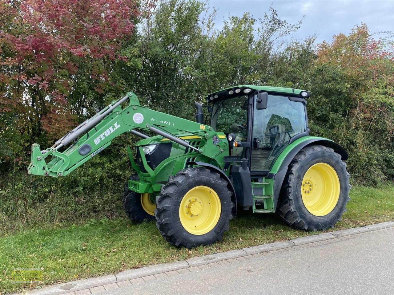 Traktor des Typs John Deere 6115R mit Stoll FZ30, Gebrauchtmaschine in Marsberg-Giershagen (Bild 1)