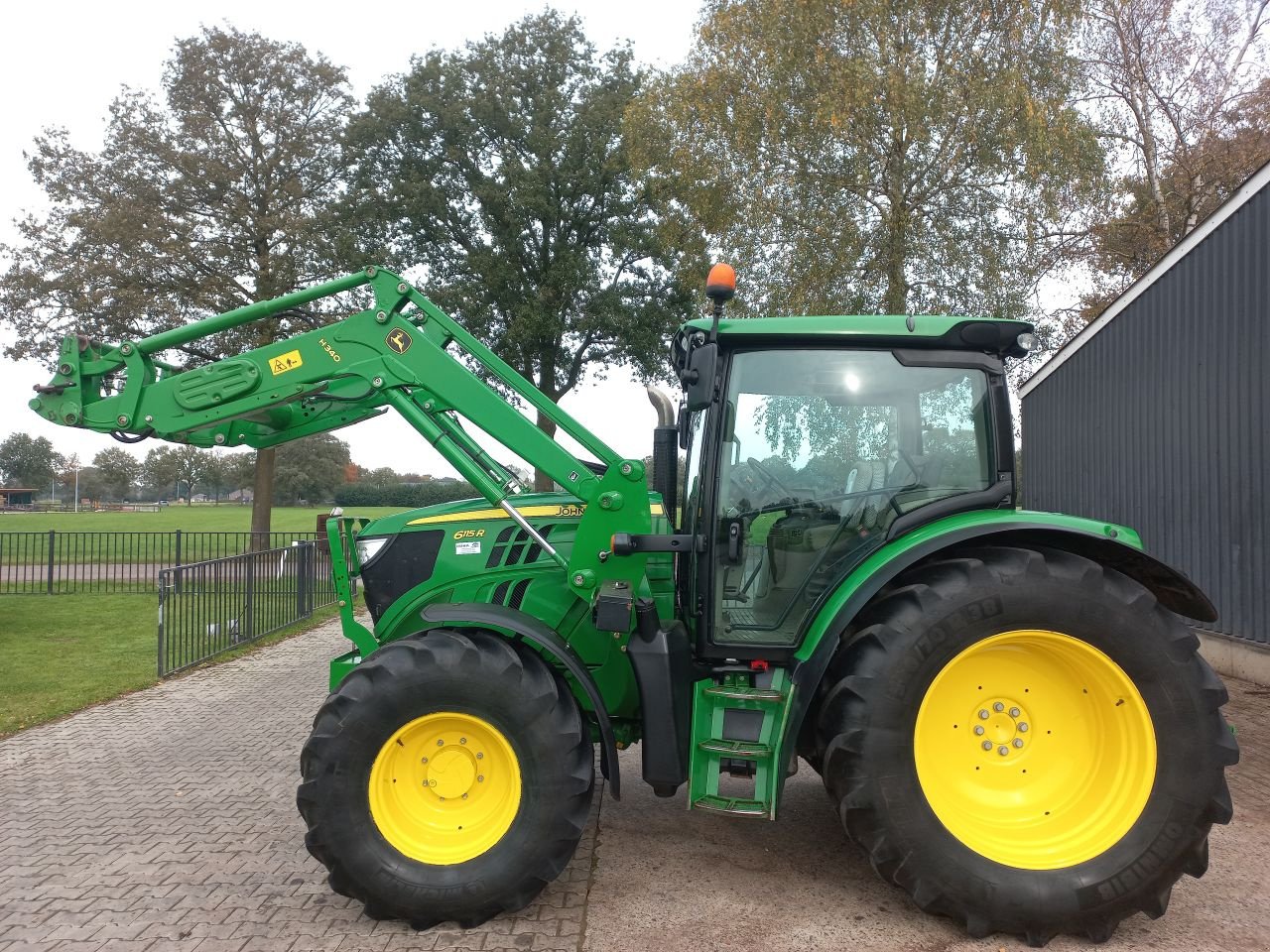 Traktor типа John Deere 6115R, Gebrauchtmaschine в Daarle (Фотография 7)