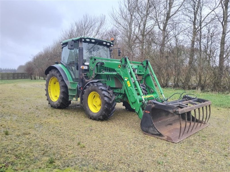 Traktor del tipo John Deere 6115R, Gebrauchtmaschine In 