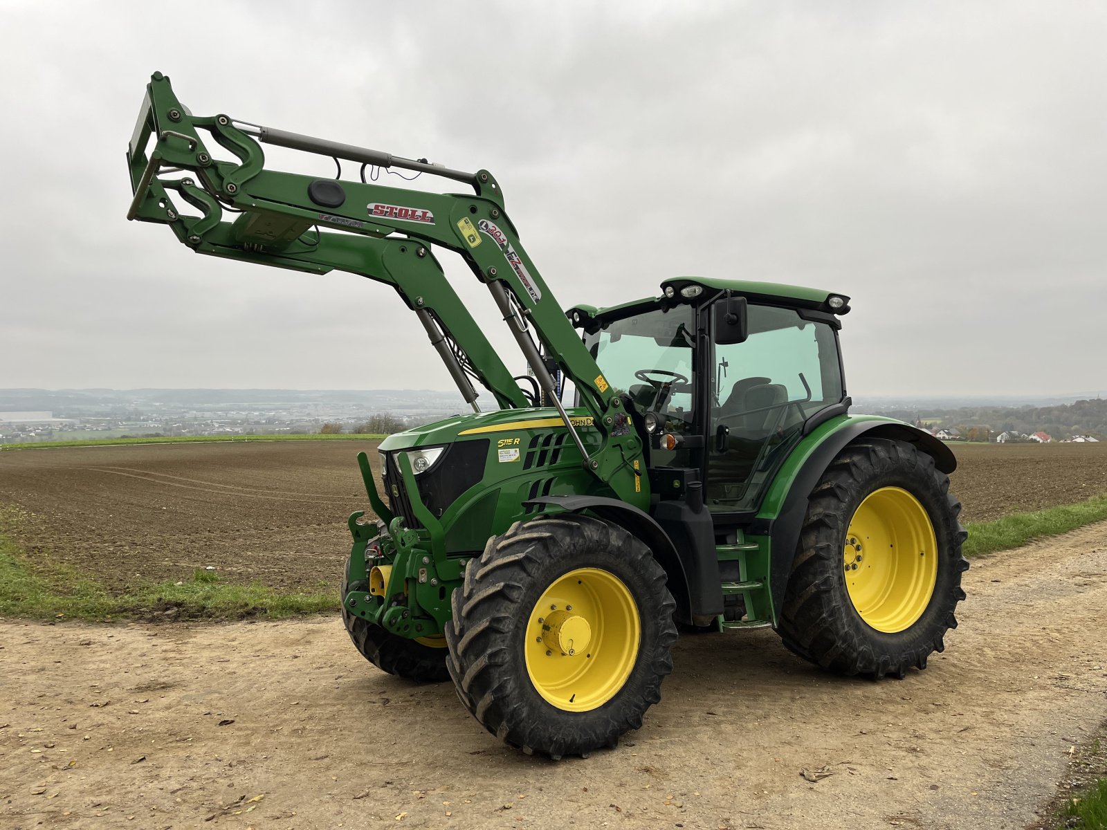 Traktor типа John Deere 6115R, Gebrauchtmaschine в Dingolfing (Фотография 1)