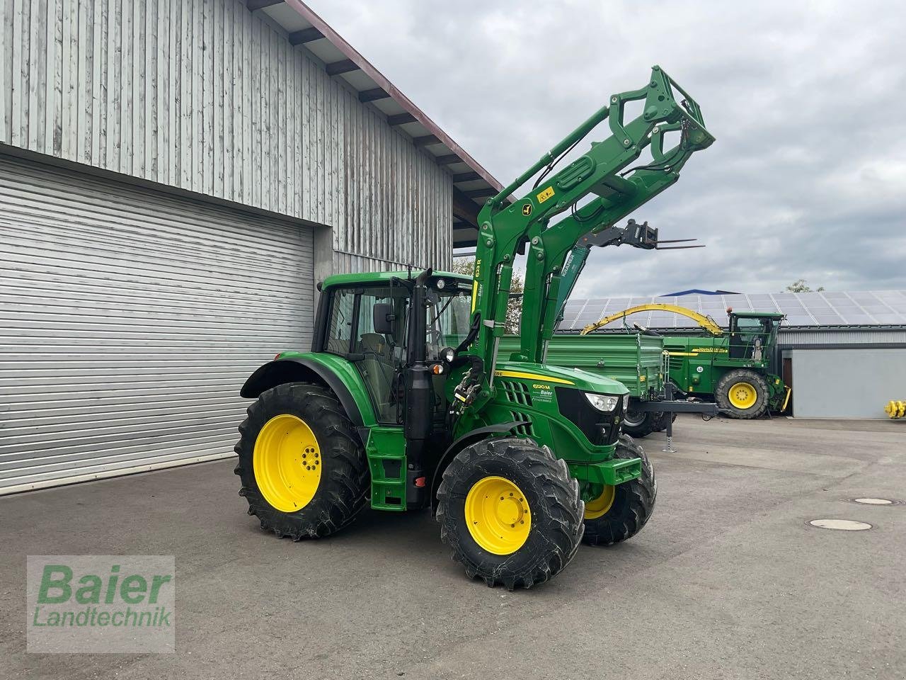 Traktor Türe ait John Deere 6120 M, Gebrauchtmaschine içinde OBERNDORF-HOCHMOESSINGEN (resim 2)