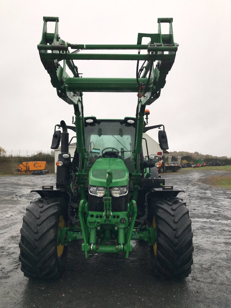 Traktor typu John Deere 6120 M, Gebrauchtmaschine w UZERCHE (Zdjęcie 5)