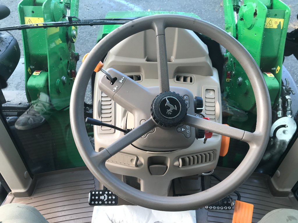 Traktor типа John Deere 6120 M, Gebrauchtmaschine в UZERCHE (Фотография 10)