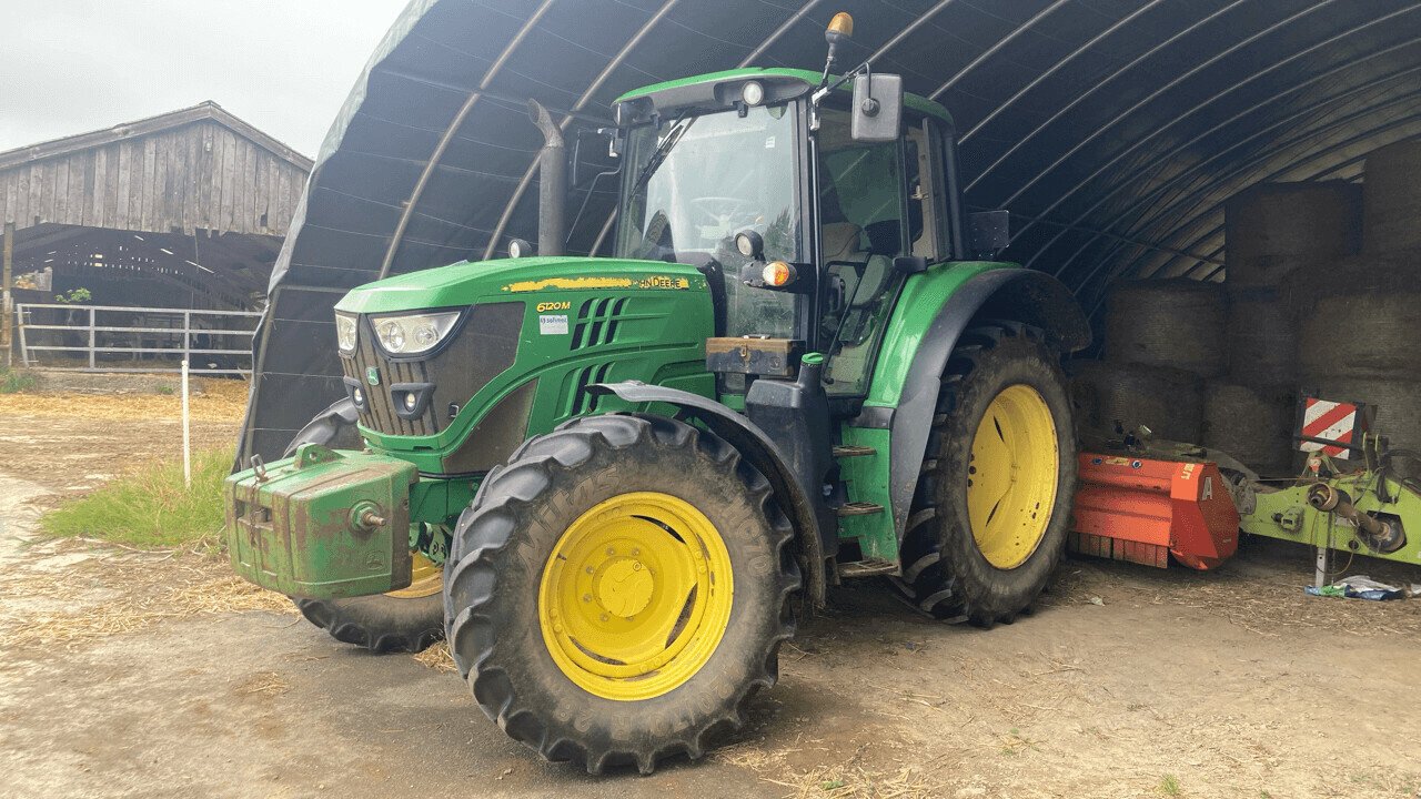 Traktor des Typs John Deere 6120 M, Gebrauchtmaschine in PONTIVY (Bild 1)