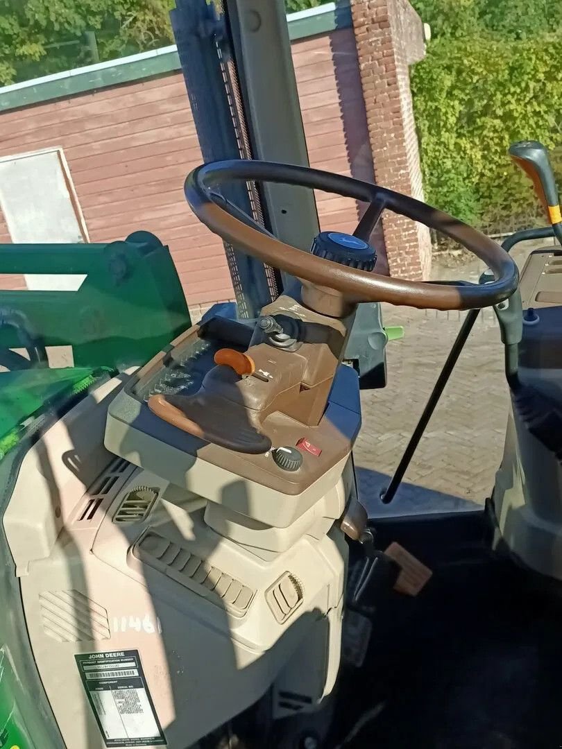 Traktor tip John Deere 6120 met voorlader en puinbak, Gebrauchtmaschine in Groningen (Poză 11)