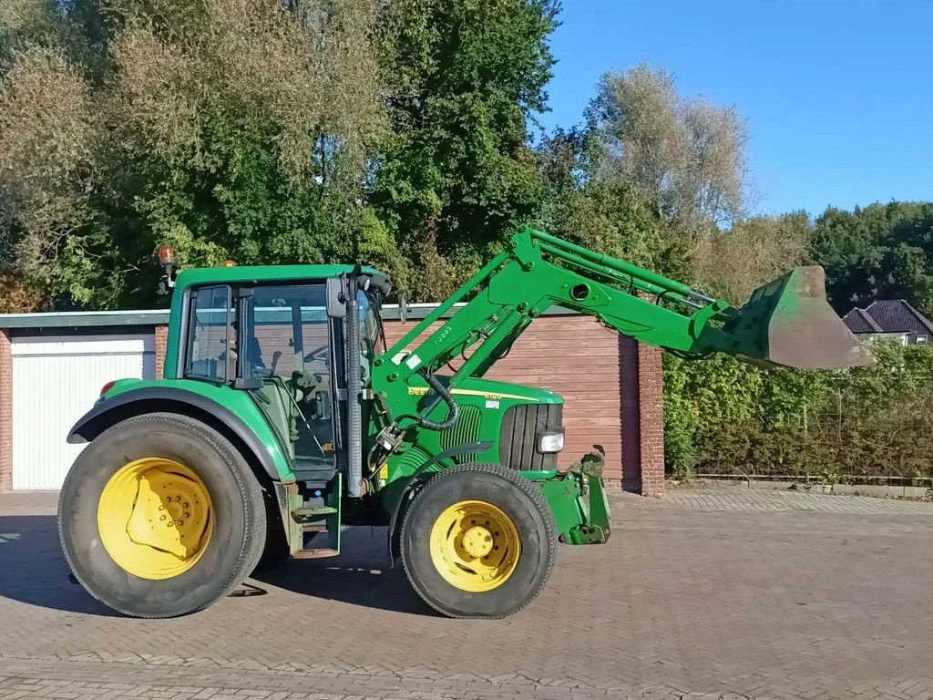 Traktor des Typs John Deere 6120 met voorlader en puinbak, Gebrauchtmaschine in Groningen (Bild 4)