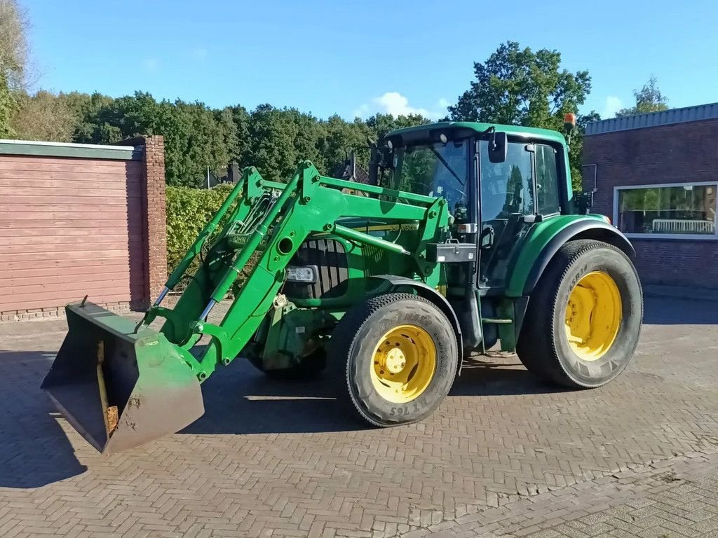 Traktor от тип John Deere 6120 met voorlader en puinbak, Gebrauchtmaschine в Groningen (Снимка 1)