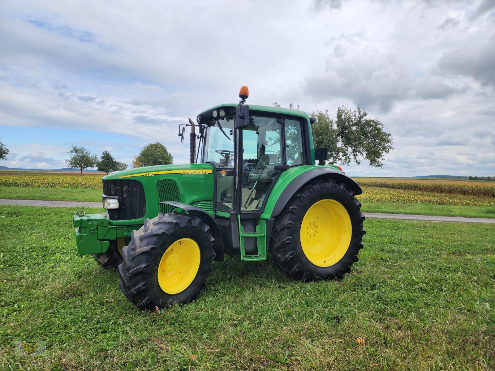 Traktor типа John Deere 6120 Premium, Gebrauchtmaschine в Willanzheim (Фотография 1)