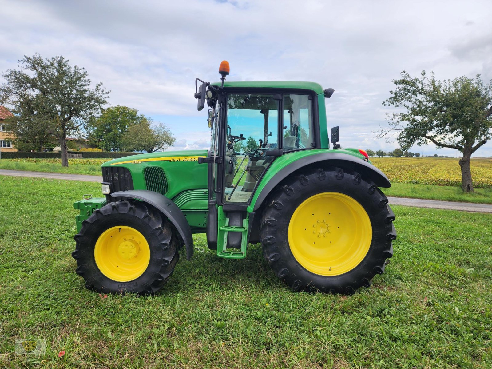 Traktor типа John Deere 6120 Premium, Gebrauchtmaschine в Willanzheim (Фотография 7)