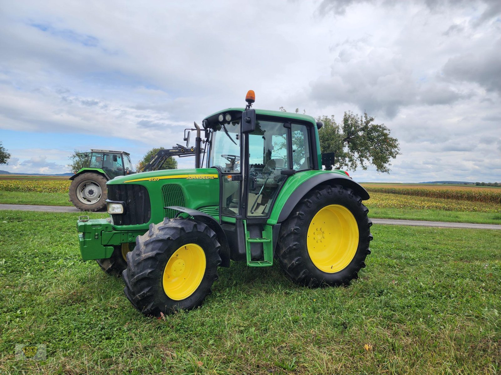 Traktor типа John Deere 6120 Premium, Gebrauchtmaschine в Willanzheim (Фотография 10)