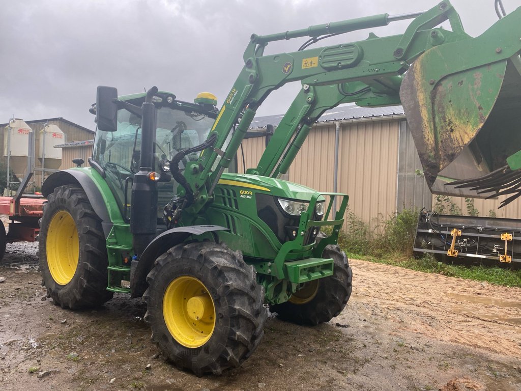 Traktor des Typs John Deere 6120 R AUTOTRAC + CHARGEUR, Gebrauchtmaschine in MEYMAC (Bild 2)