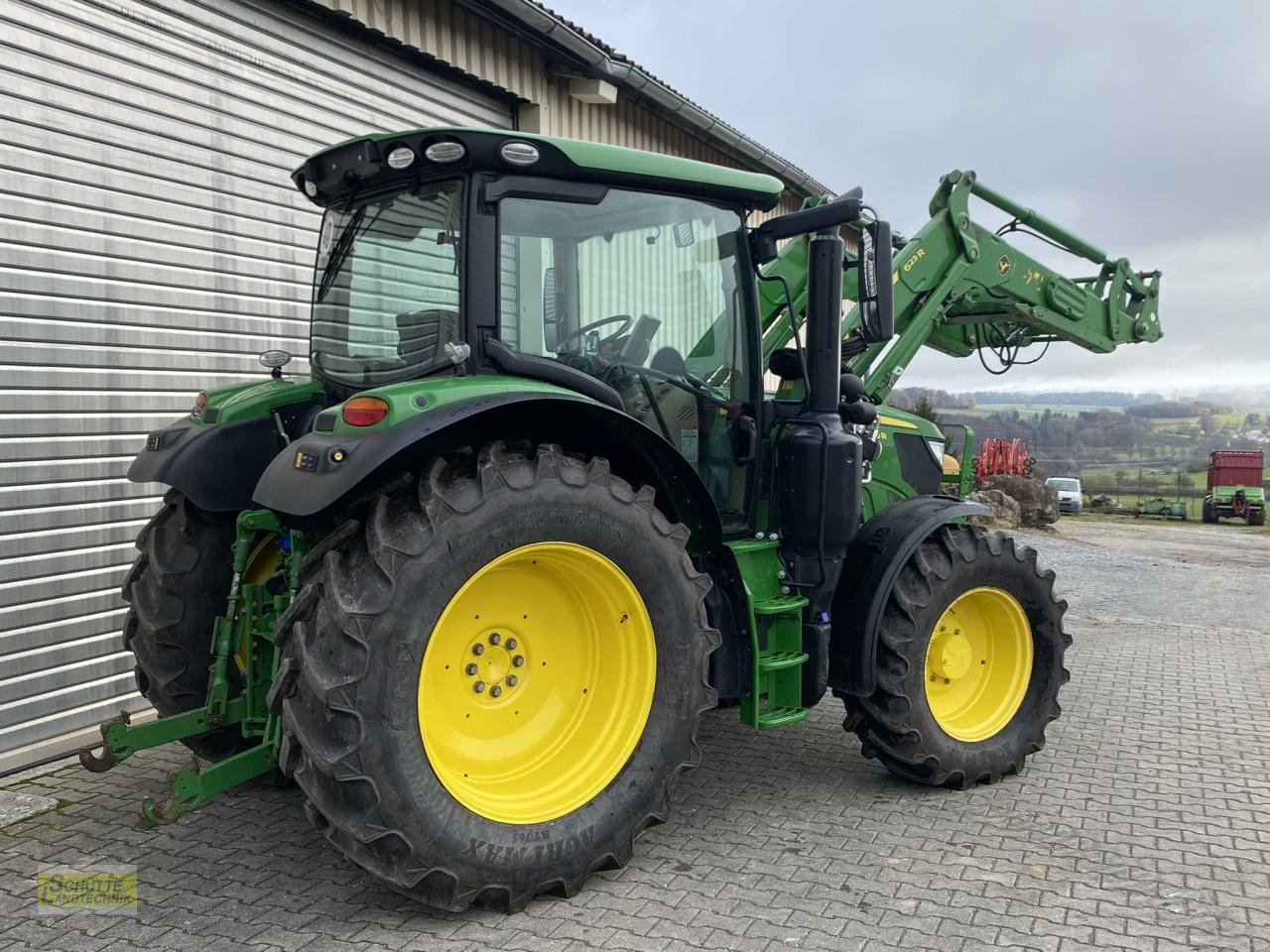 Traktor van het type John Deere 6120 R mit Frontlade, Gebrauchtmaschine in Marsberg-Giershagen (Foto 4)