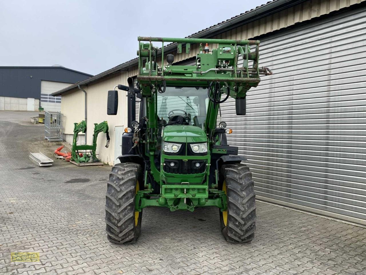 Traktor van het type John Deere 6120 R mit Frontlade, Gebrauchtmaschine in Marsberg-Giershagen (Foto 10)