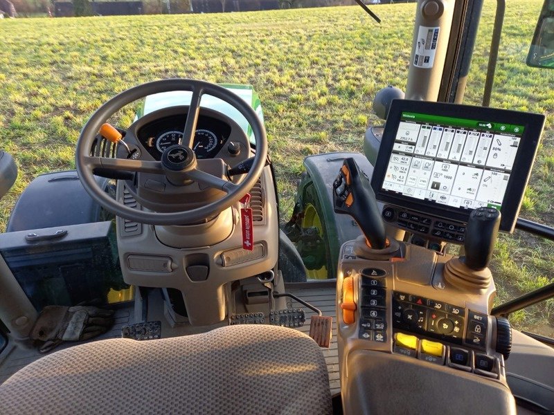 Traktor of the type John Deere 6120 R, Gebrauchtmaschine in Schaffhausen (Picture 3)