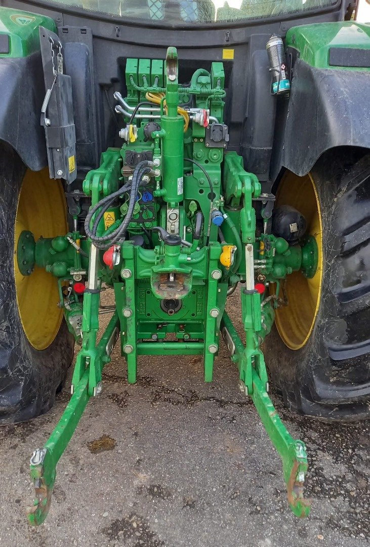 Traktor of the type John Deere 6120 R, Gebrauchtmaschine in Schaffhausen (Picture 6)