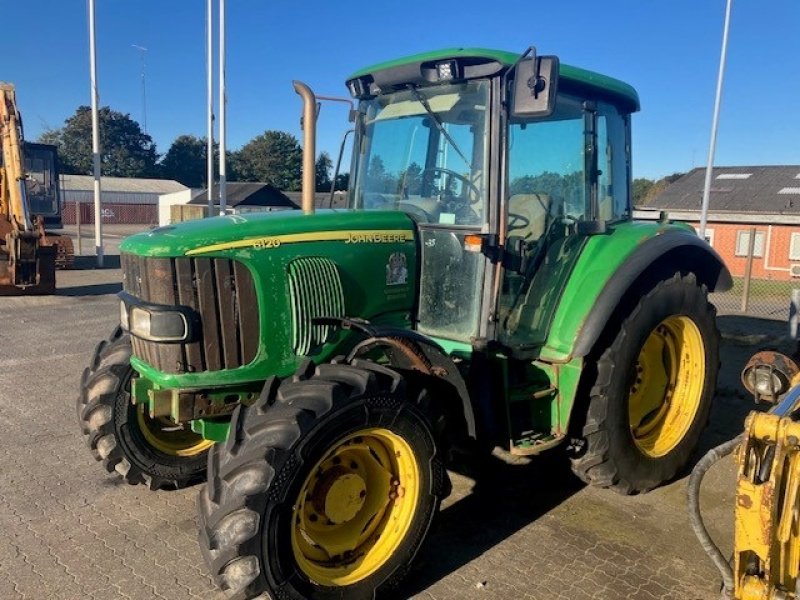 Traktor van het type John Deere 6120, Gebrauchtmaschine in Børkop (Foto 1)