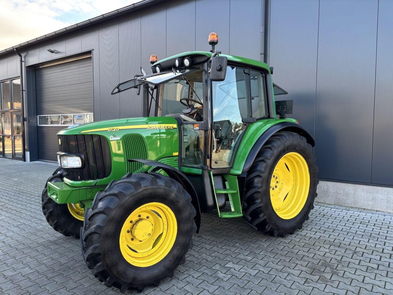 Traktor typu John Deere 6120, Gebrauchtmaschine v Daarle (Obrázek 2)