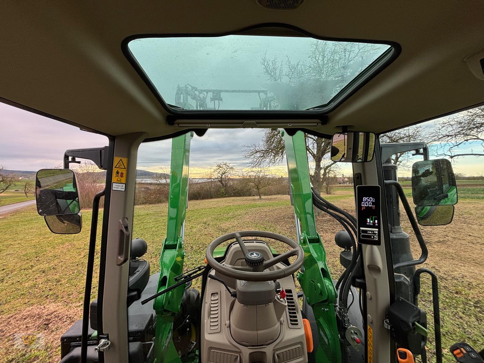 Traktor del tipo John Deere 6120M AutoPowr Frontlader, Gebrauchtmaschine In Willanzheim (Immagine 8)