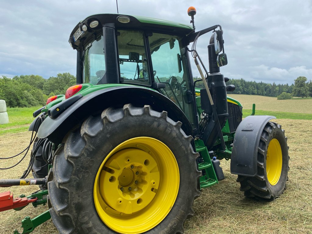 Traktor des Typs John Deere 6120M AUTOTRAC . CHARGEUR, Gebrauchtmaschine in UZERCHE (Bild 3)