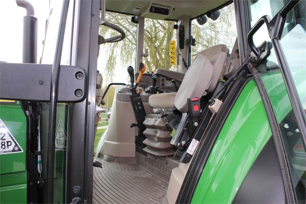 Traktor van het type John Deere 6120M with 623R loader, Gebrauchtmaschine in Bant (Foto 11)