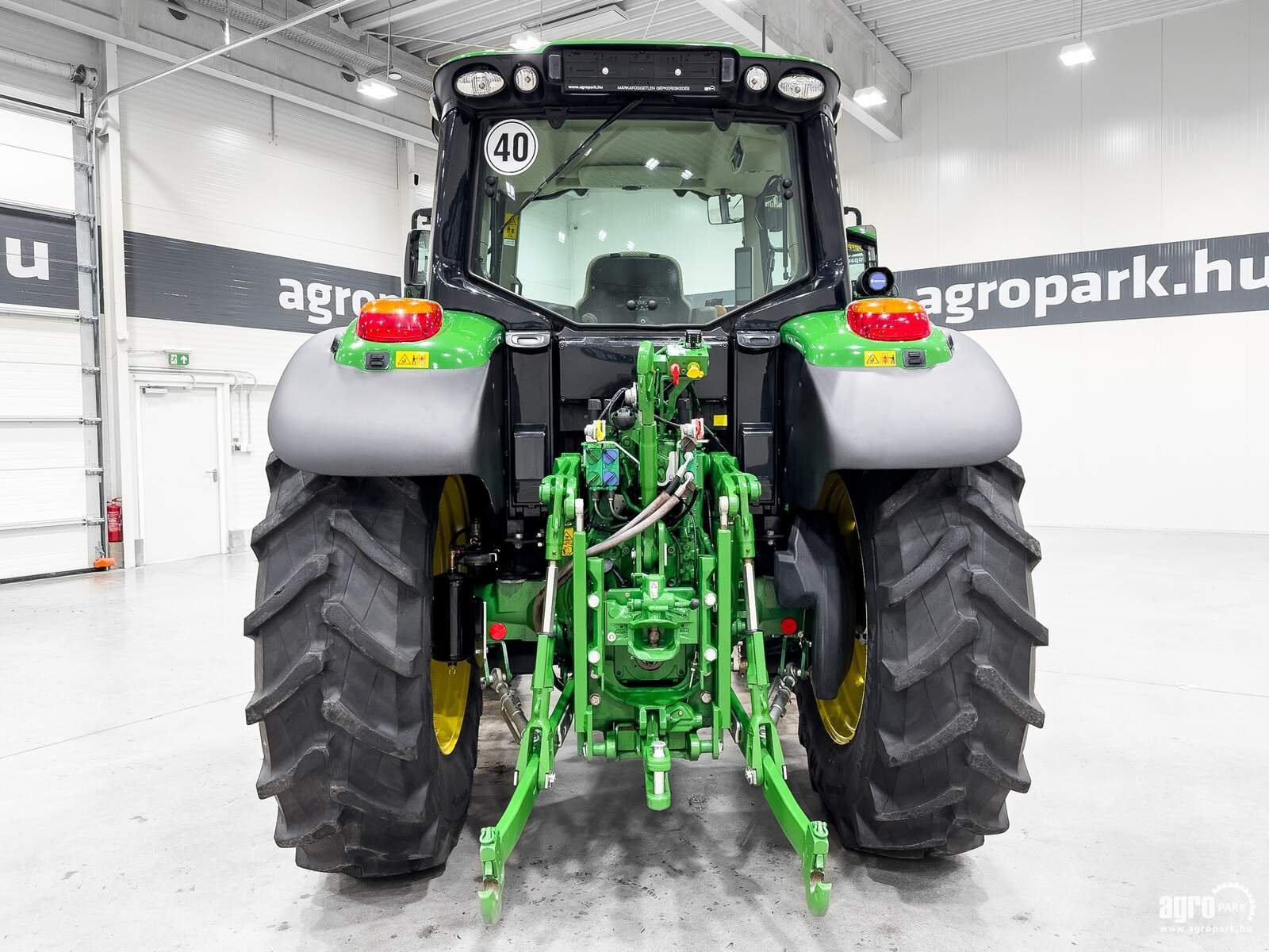 Traktor типа John Deere 6120M, Gebrauchtmaschine в Csengele (Фотография 5)