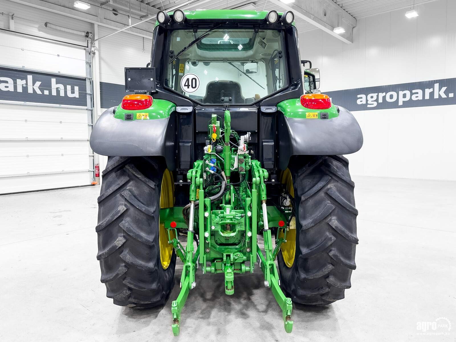 Traktor типа John Deere 6120M, Gebrauchtmaschine в Csengele (Фотография 5)