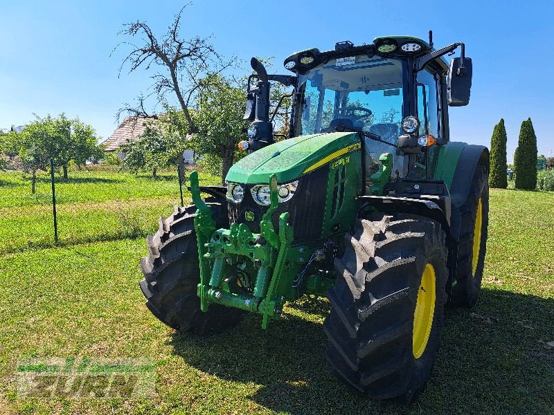 Traktor van het type John Deere 6120M, Neumaschine in Giebelstadt-Euerhausen (Foto 1)