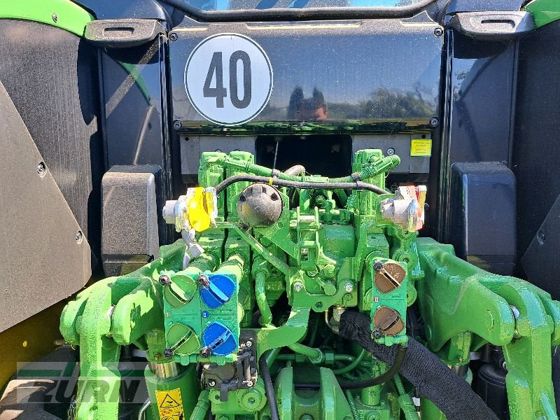 Traktor van het type John Deere 6120M, Neumaschine in Giebelstadt-Euerhausen (Foto 10)