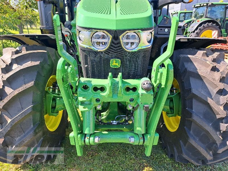 Traktor van het type John Deere 6120M, Neumaschine in Giebelstadt-Euerhausen (Foto 14)