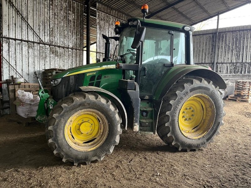 Traktor от тип John Deere 6120M, Gebrauchtmaschine в LE PONT CHRETIEN (Снимка 1)