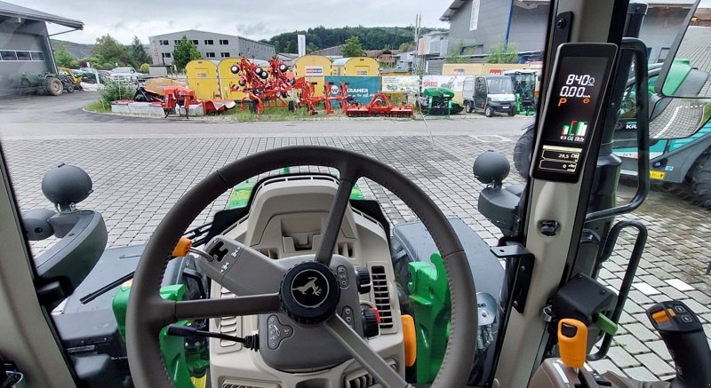 Traktor of the type John Deere 6120M, Ausstellungsmaschine in Ersingen (Picture 10)