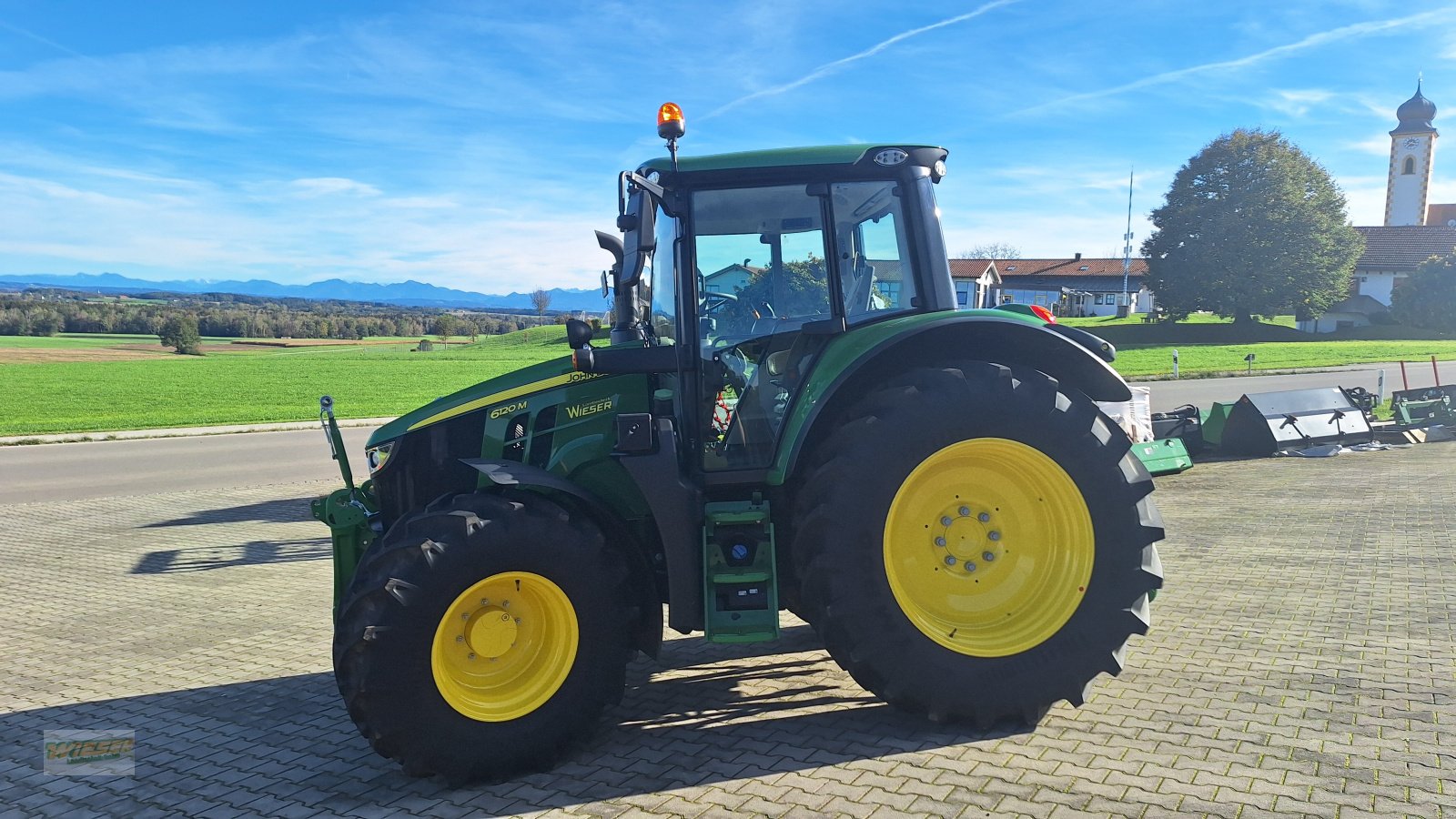 Traktor of the type John Deere 6120M, Neumaschine in Frauenneuharting (Picture 1)