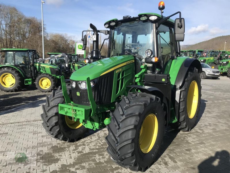 Traktor del tipo John Deere 6120M, Neumaschine en Münchberg