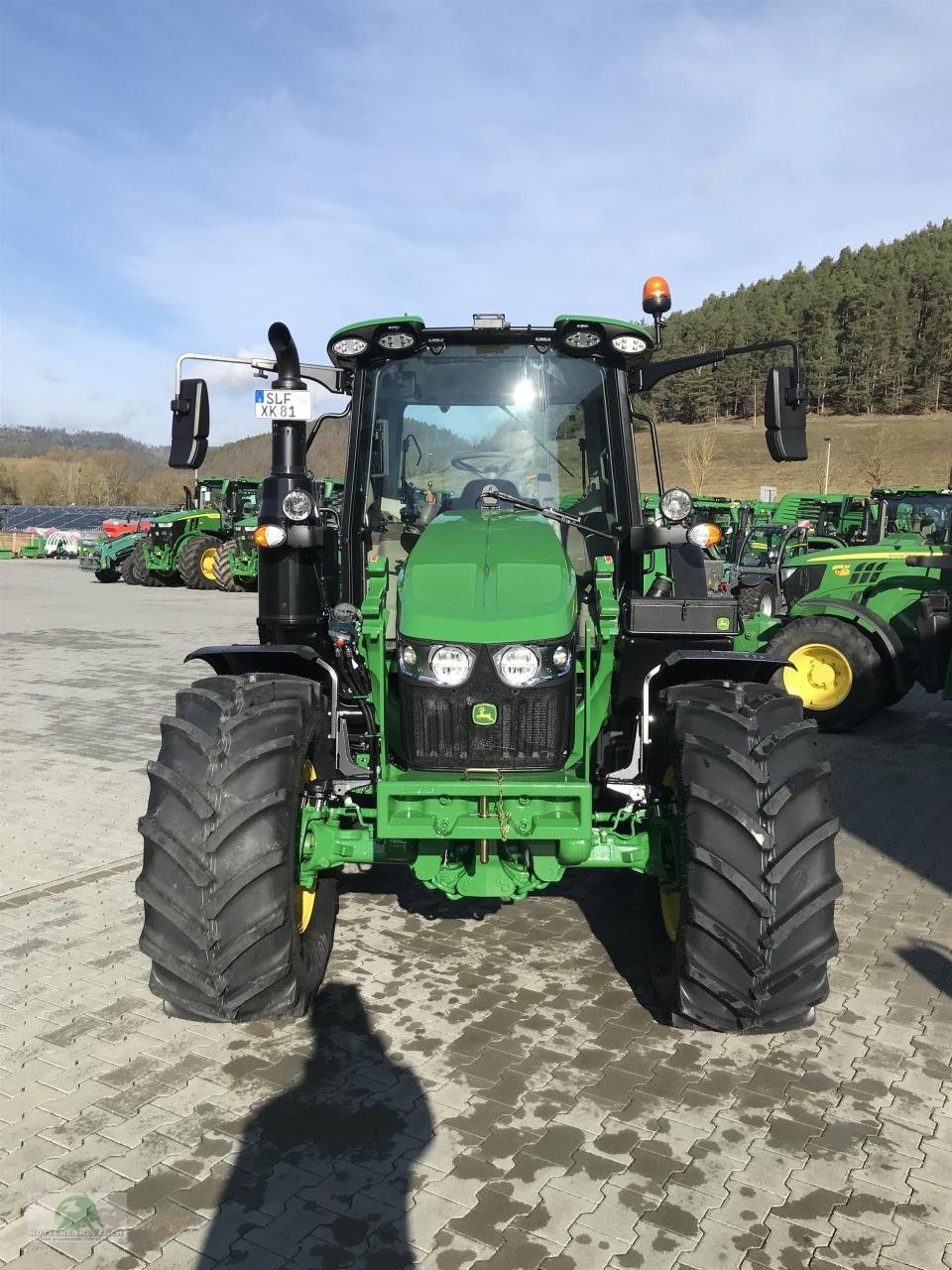 Traktor of the type John Deere 6120M, Neumaschine in Münchberg (Picture 2)