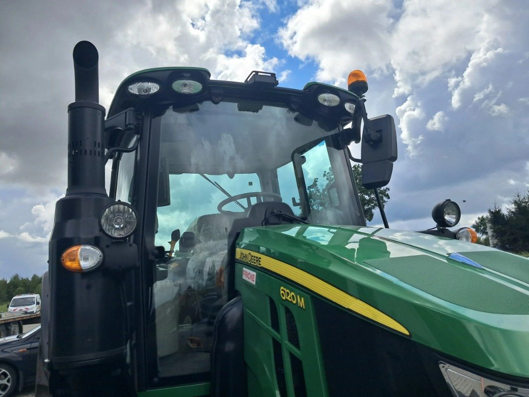 Traktor des Typs John Deere 6120M, Gebrauchtmaschine in Mrągowo (Bild 4)