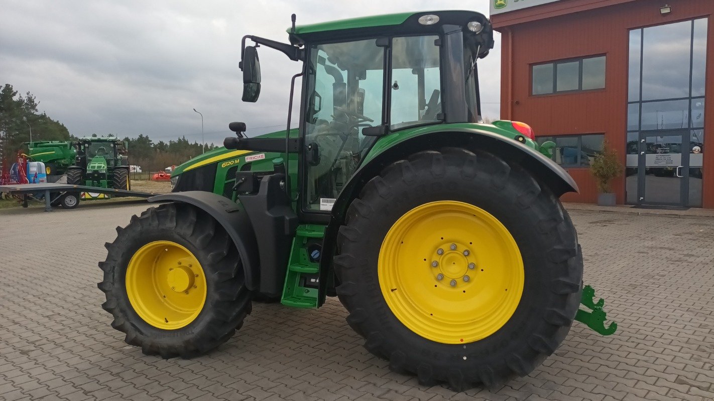 Traktor des Typs John Deere 6120M, Neumaschine in Mrągowo (Bild 1)