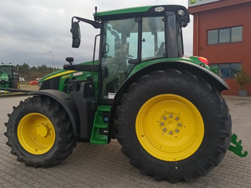 Traktor des Typs John Deere 6120M, Neumaschine in Mrągowo