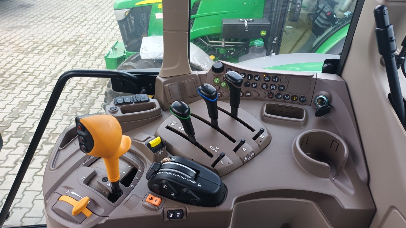 Traktor des Typs John Deere 6120M, Neumaschine in Mrągowo (Bild 7)