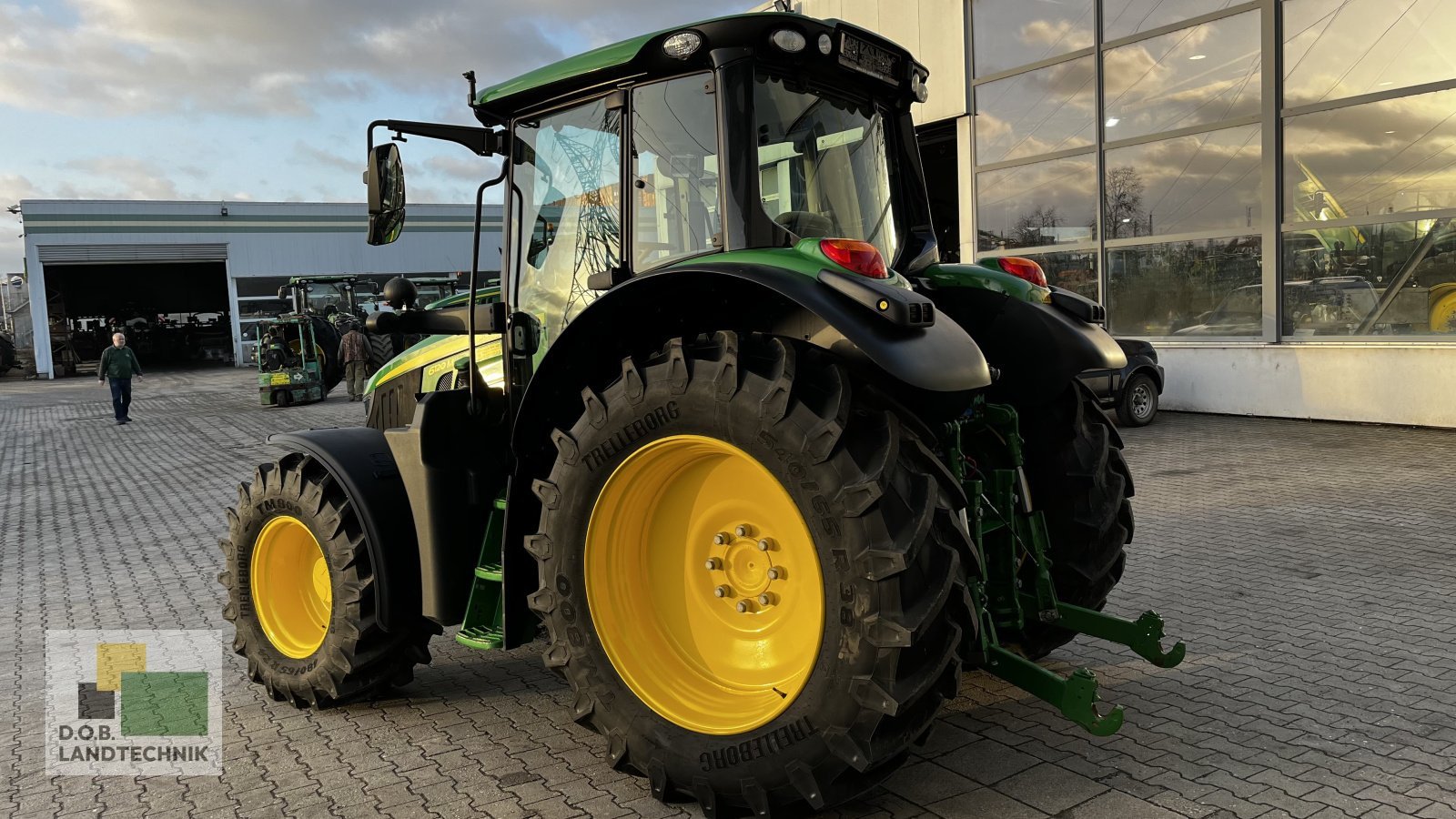 Traktor типа John Deere 6120M, Gebrauchtmaschine в Regensburg (Фотография 7)