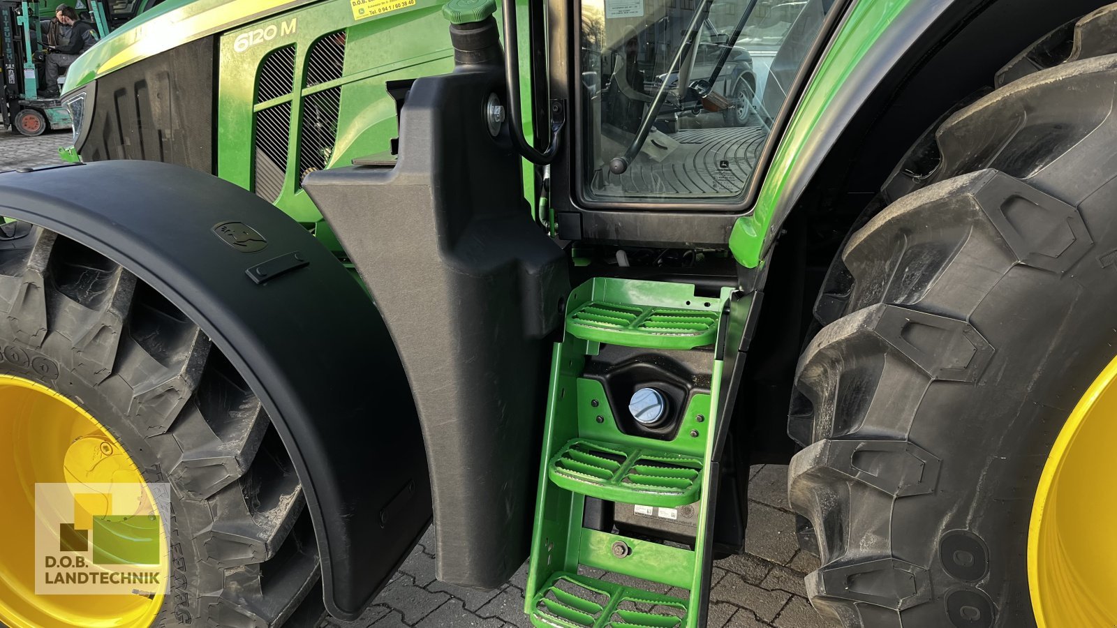 Traktor des Typs John Deere 6120M, Gebrauchtmaschine in Regensburg (Bild 11)