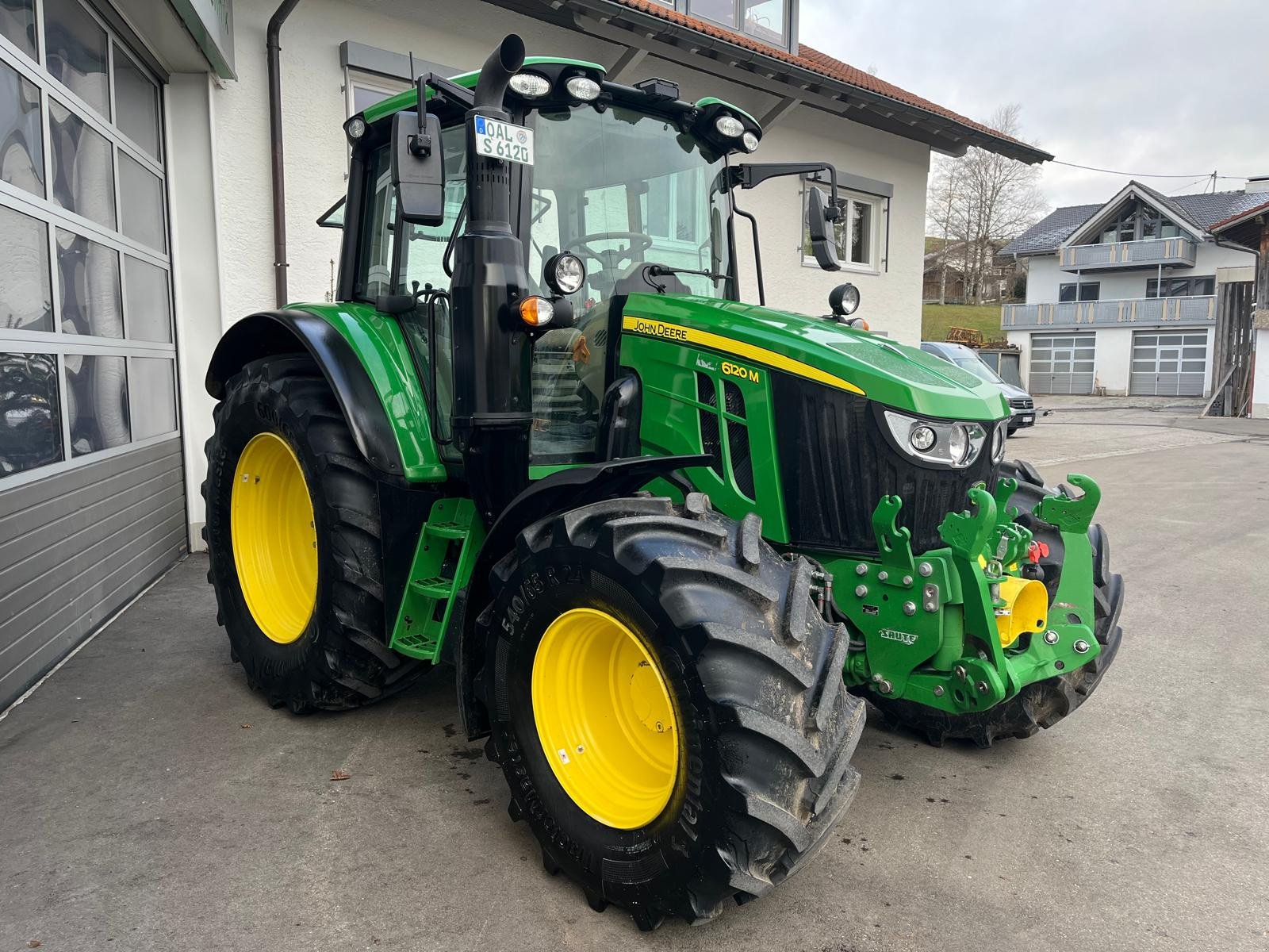 Traktor des Typs John Deere 6120M, Gebrauchtmaschine in Günzach (Bild 2)