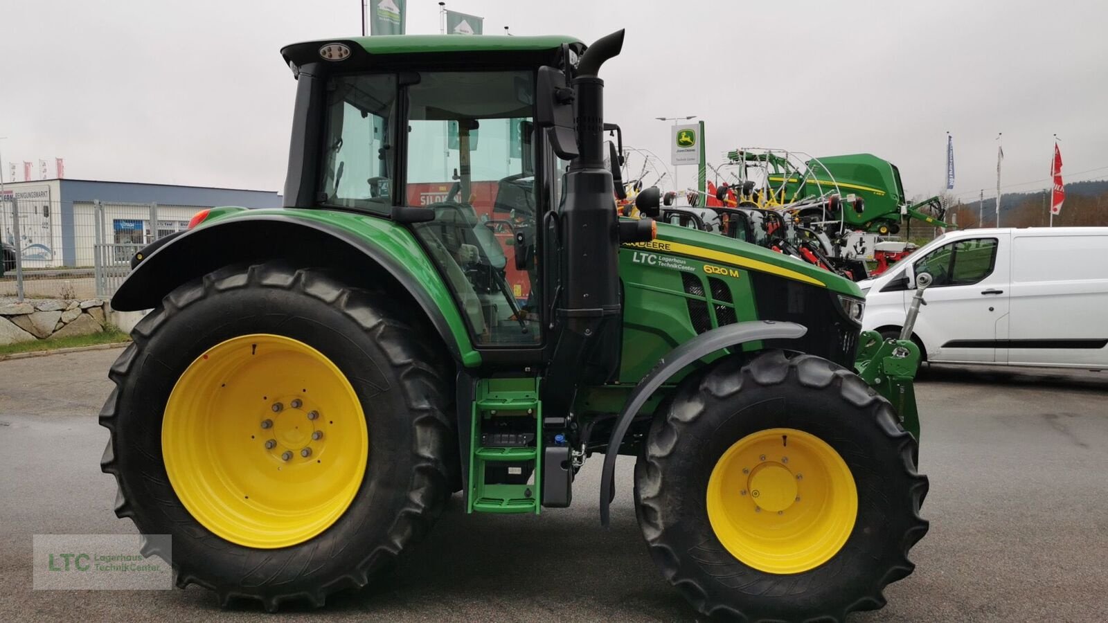 Traktor от тип John Deere 6120M, Vorführmaschine в Redlham (Снимка 8)