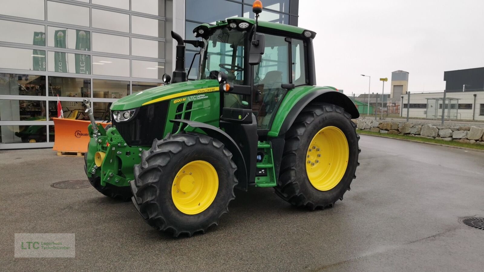 Traktor от тип John Deere 6120M, Vorführmaschine в Redlham (Снимка 1)