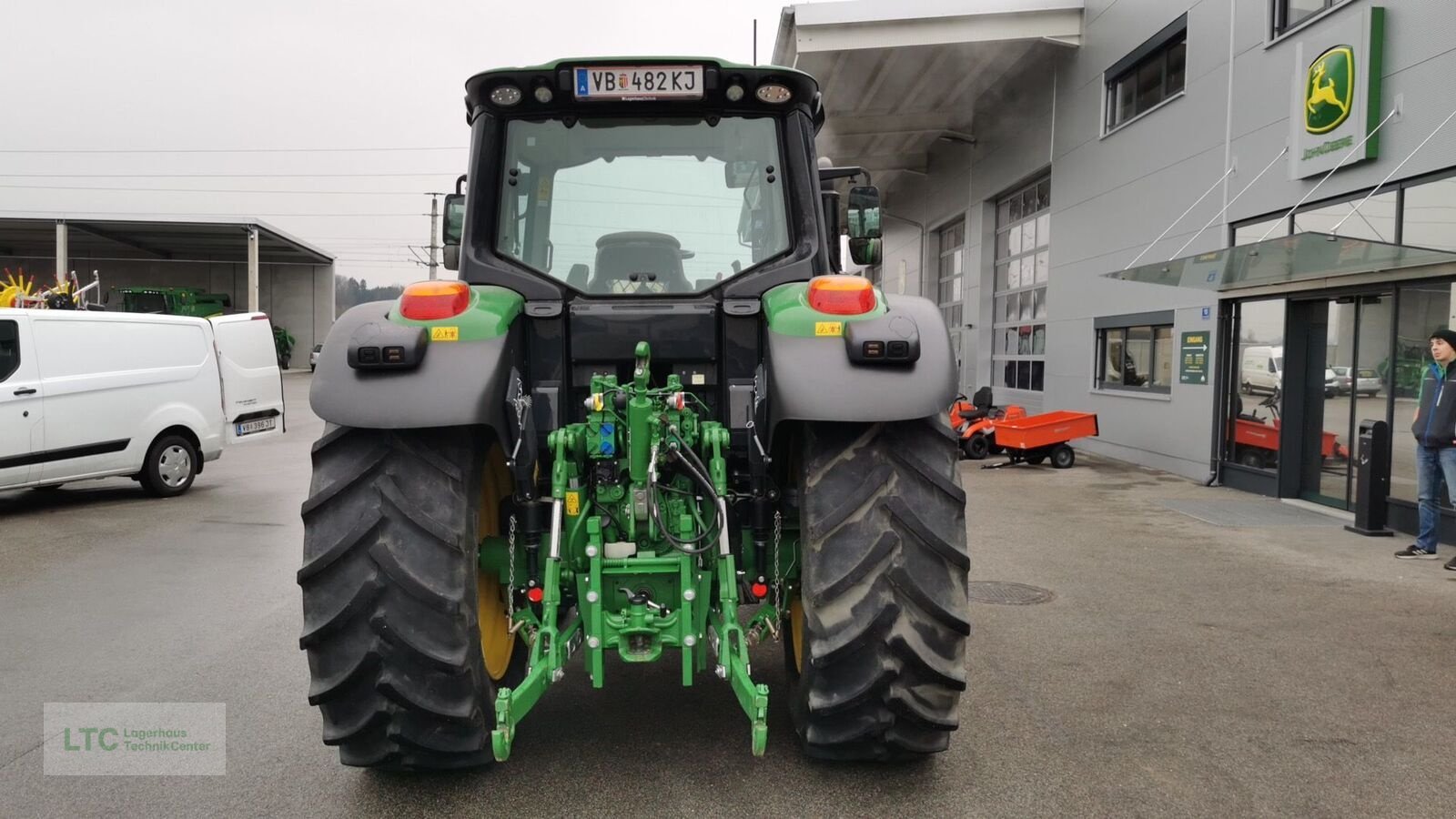 Traktor от тип John Deere 6120M, Vorführmaschine в Redlham (Снимка 9)