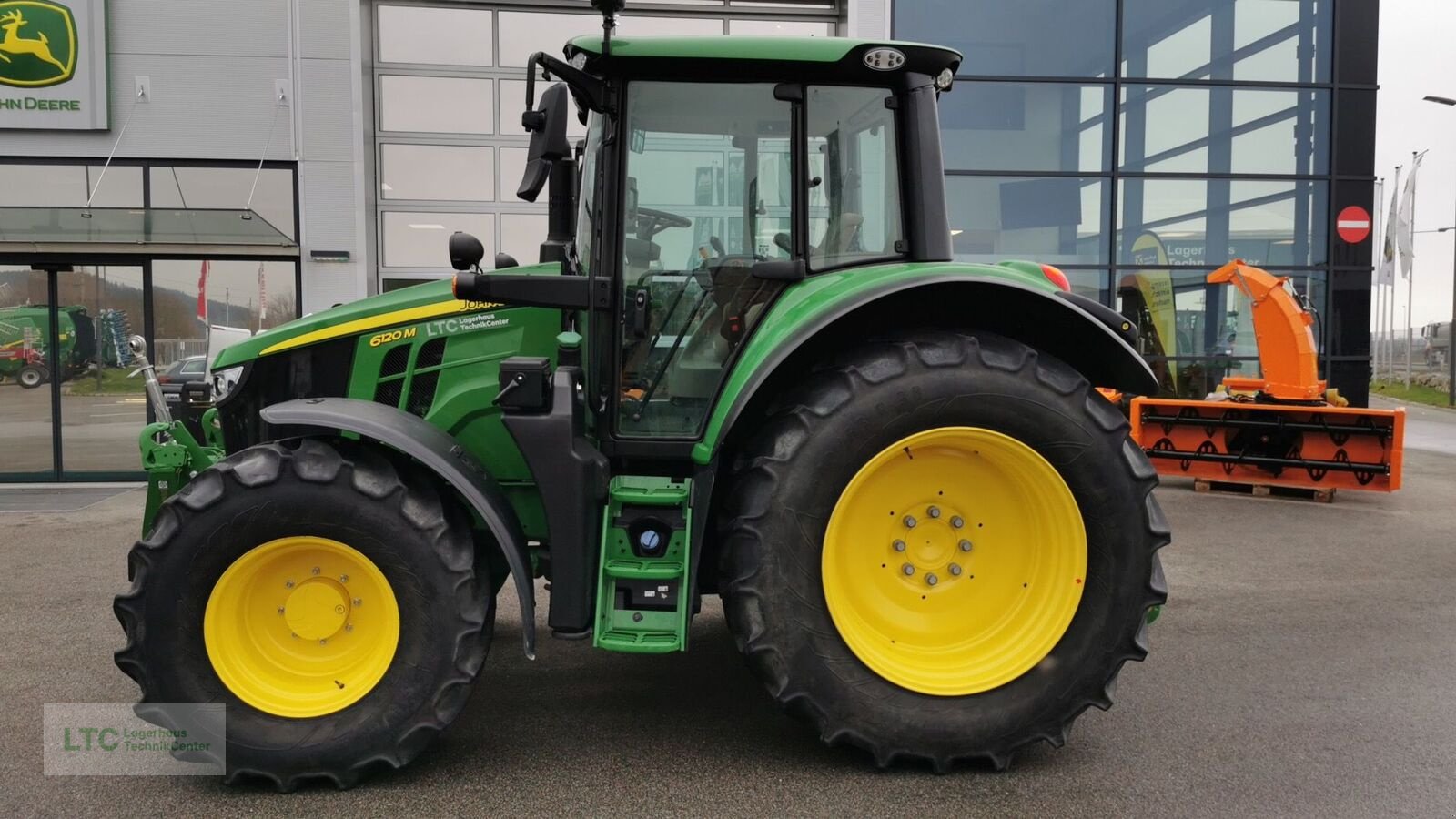 Traktor от тип John Deere 6120M, Vorführmaschine в Redlham (Снимка 10)