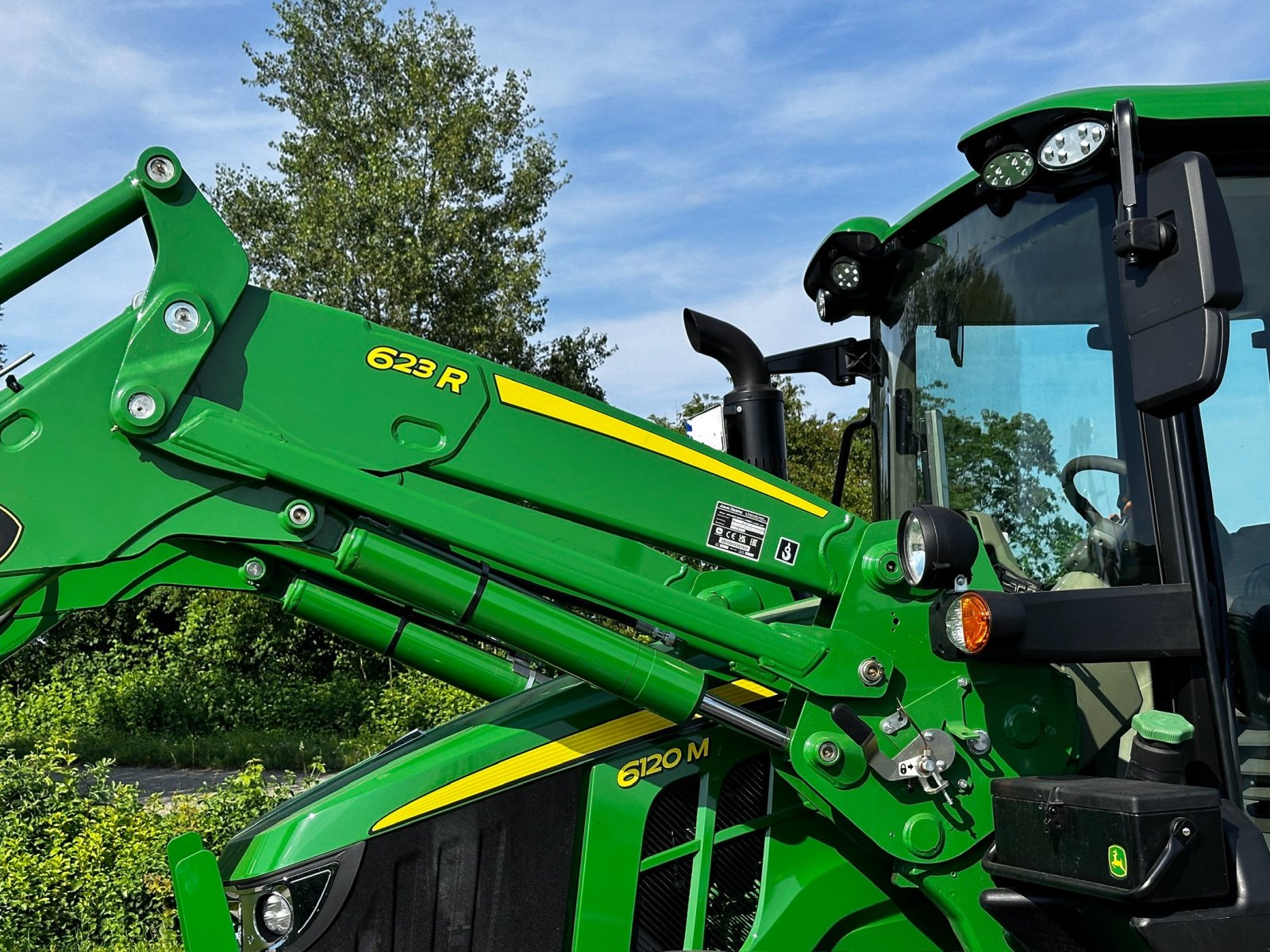 Traktor des Typs John Deere 6120M, Gebrauchtmaschine in Wörth (Bild 3)