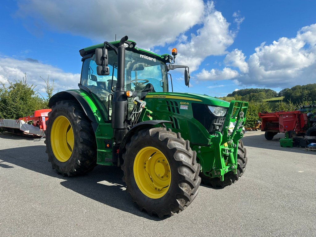 Traktor of the type John Deere 6120R -  DESTOCKAGE, Gebrauchtmaschine in AUBUSSON (Picture 1)