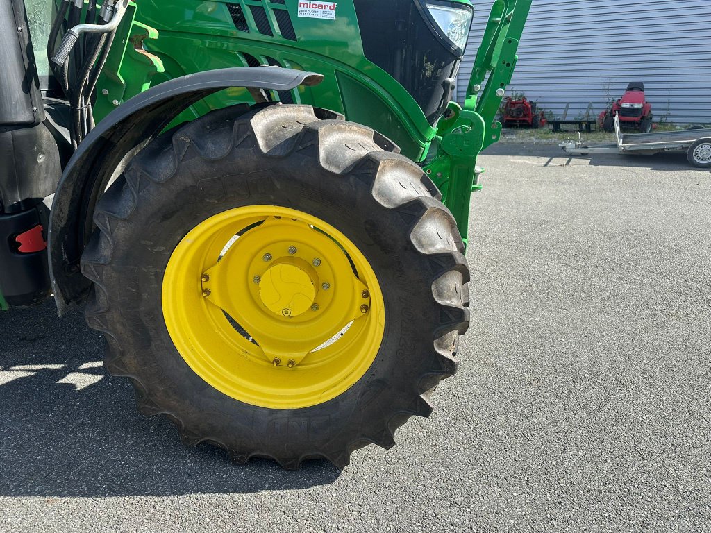 Traktor van het type John Deere 6120R -  DESTOCKAGE, Gebrauchtmaschine in AUBUSSON (Foto 9)