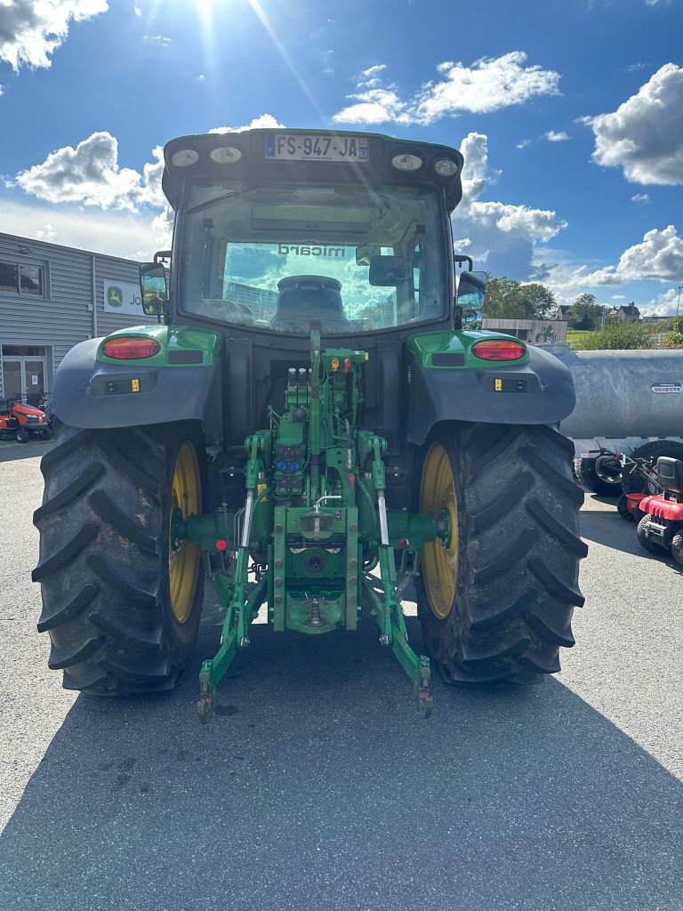 Traktor du type John Deere 6120R -  DESTOCKAGE, Gebrauchtmaschine en AUBUSSON (Photo 4)