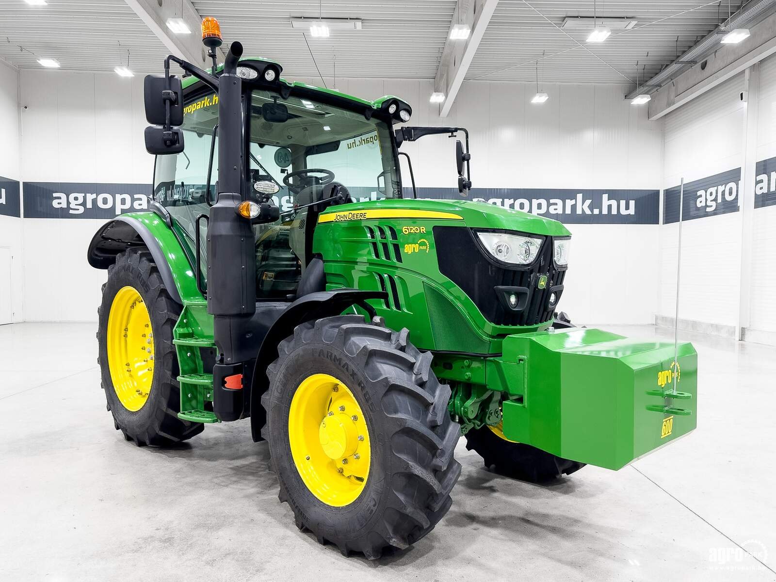 Traktor typu John Deere 6120R TLS, Gebrauchtmaschine w Csengele (Zdjęcie 2)